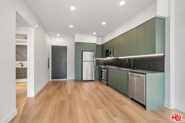 10601 Washington Boulevard, Culver City CA: https://media.crmls.org/mediaz/f7a06093-54ae-4d8b-bb51-0665056cfd74.jpg