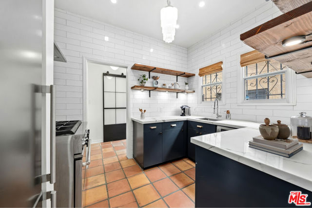6427 1/2 Orange Street, Los Angeles CA: https://media.crmls.org/mediaz/f7a11982-89dd-49f8-bb6b-1952157b7c9e.jpg