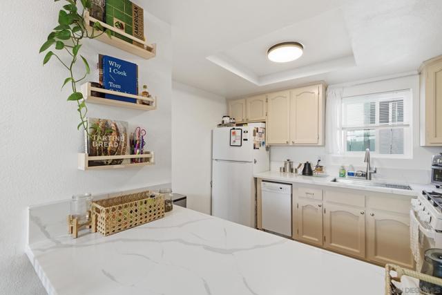 248 Orange Avenue, Coronado CA: https://media.crmls.org/mediaz/f7a17d12-78aa-47f4-9708-d2c0328afe93.jpg