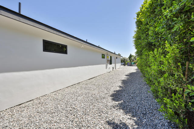 32299 Whispering Palms Trail, Cathedral City CA: https://media.crmls.org/mediaz/f7a1a5bc-5373-44ad-a19b-903534e2c83f.jpg