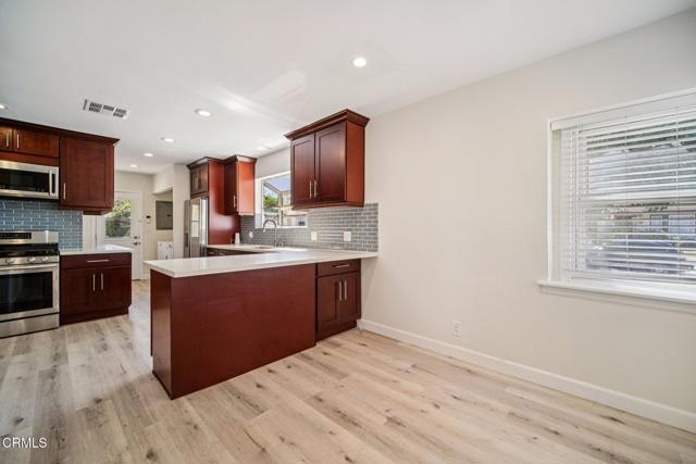 Detail Gallery Image 13 of 47 For 1100 N Isabel St, Glendale,  CA 91207 - 3 Beds | 2 Baths