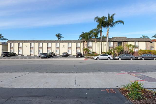 6666 Beadnell Way, San Diego CA: https://media.crmls.org/mediaz/f7a1cba8-2951-4af5-af2c-c36fa747bba8.jpg