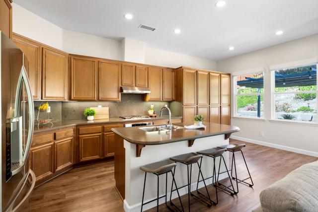 2710 Valleycreek Drive, Chula Vista CA: https://media.crmls.org/mediaz/f7a1f1f9-f213-4207-8185-af24e01079b0.jpg