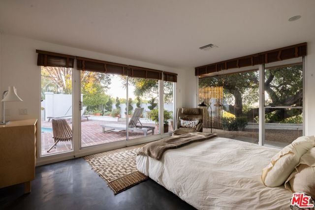 3307 Bonnie Hill Drive, Los Angeles CA: https://media.crmls.org/mediaz/f7a233cc-5f83-473b-8efe-8342e9f35b94.jpg