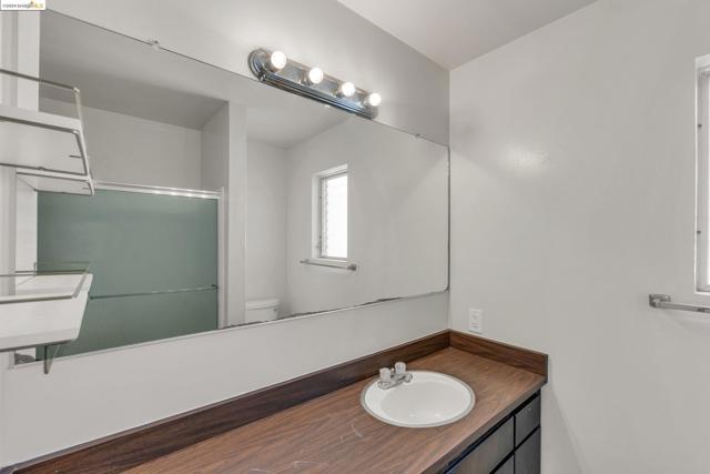 2001 Manzanita Dr, Oakland CA: https://media.crmls.org/mediaz/f7a2d671-189f-4987-bdea-a3a6872fe4bf.jpg