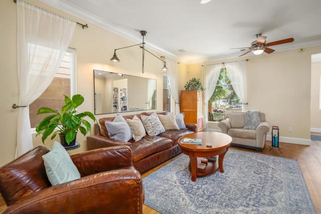 867 E Avenue, Coronado CA: https://media.crmls.org/mediaz/f7a30607-2c31-4082-91e9-cb25298dfa7f.jpg