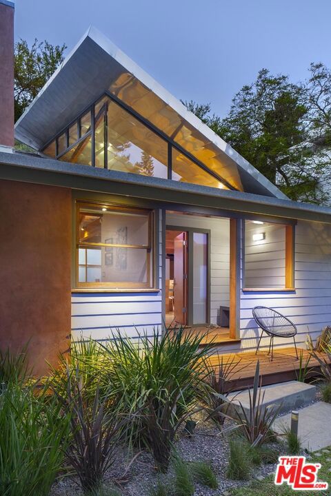 Drew Fenton | 10335 Oletha Lane Los Angeles CA | MLS: 7455546