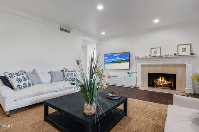 380 S Orange Grove Boulevard, Pasadena CA: https://media.crmls.org/mediaz/f7a38ac4-b183-4800-968b-ff205ee382e6.jpg
