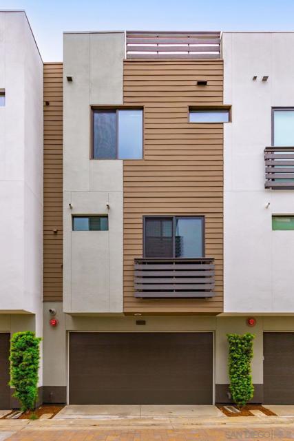 2563 State St, Carlsbad CA: https://media.crmls.org/mediaz/f7a40581-45e5-4234-b4f5-cd612e1a814f.jpg