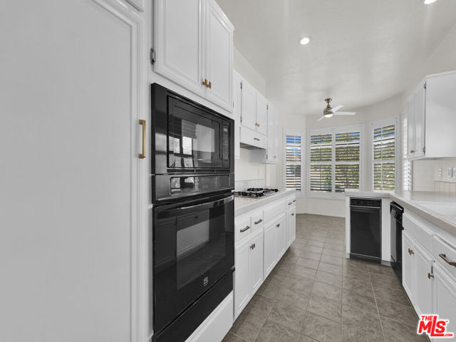 24 Green Brier Circle, Coto de Caza CA: https://media.crmls.org/mediaz/f7a41af1-c2b5-4f21-9932-ef29a9593ed3.jpg