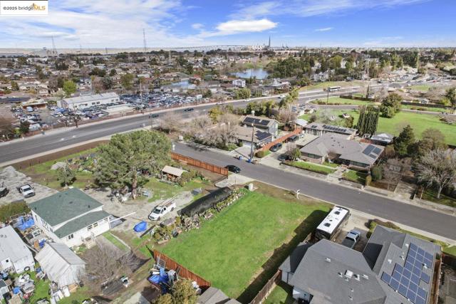 1816 Parsons Ln, Antioch CA: https://media.crmls.org/mediaz/f7a42b28-79f0-4161-bc65-d51cda6aefc8.jpg