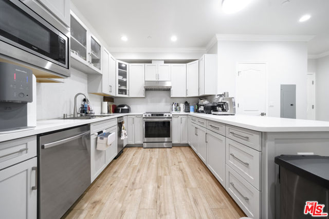 944 S Serrano Avenue, Los Angeles CA: https://media.crmls.org/mediaz/f7a4a029-17d0-4669-a47a-47a49b86db2f.jpg