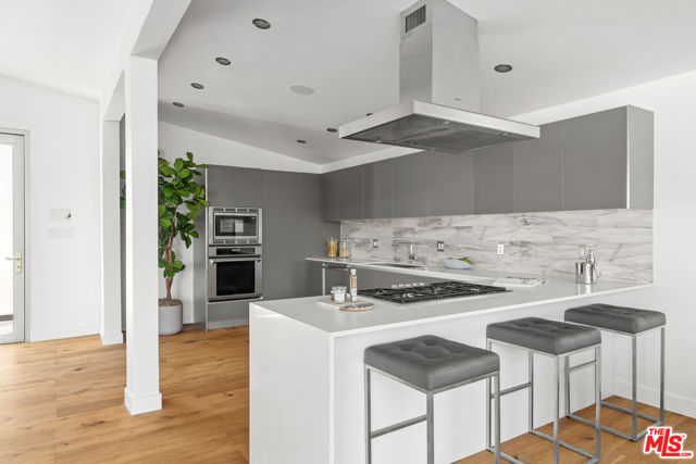 7470 Woodrow Wilson Drive, Los Angeles CA: https://media.crmls.org/mediaz/f7a543e4-17d6-4d56-94ce-4c8a33c6aac6.jpg