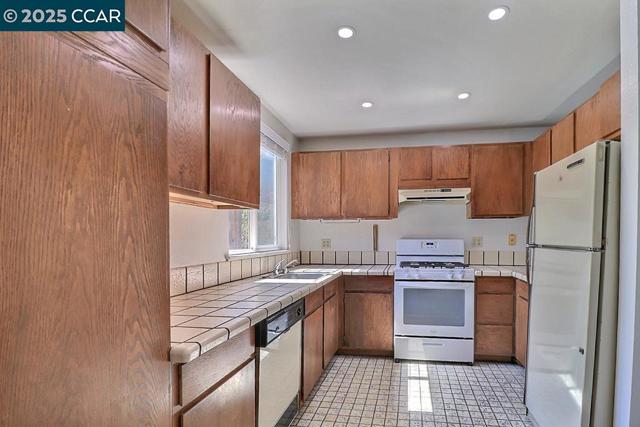 2465 Buena Vista Ave, Walnut Creek CA: https://media.crmls.org/mediaz/f7a623fb-5172-4263-9ed1-31324c7b7f43.jpg