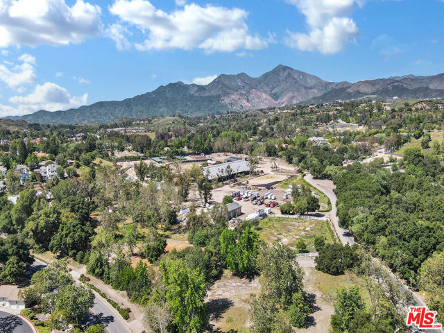 24 Green Brier Circle, Coto de Caza CA: https://media.crmls.org/mediaz/f7a64e9c-7d84-4001-9968-ee17b62e471c.jpg