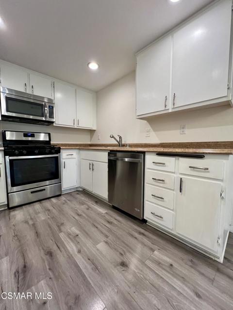 1342 Hillcrest Drive, Thousand Oaks CA: https://media.crmls.org/mediaz/f7a67043-1fec-4993-8d6f-e252679fe2d0.jpg