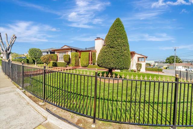 704 87th Street, Daly City CA: https://media.crmls.org/mediaz/f7a69ecb-7ff6-4709-8c2b-bcd48ac23840.jpg