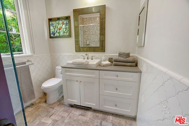 3527 Wonder View Drive, Los Angeles CA: https://media.crmls.org/mediaz/f7a6b649-e229-4168-a055-47e3aa6f93bc.jpg