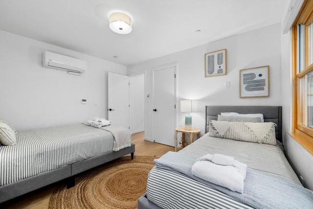 208 Capitola Avenue, Capitola CA: https://media.crmls.org/mediaz/f7a6c9a4-02ca-4281-b39e-4ca4b0b6f786.jpg