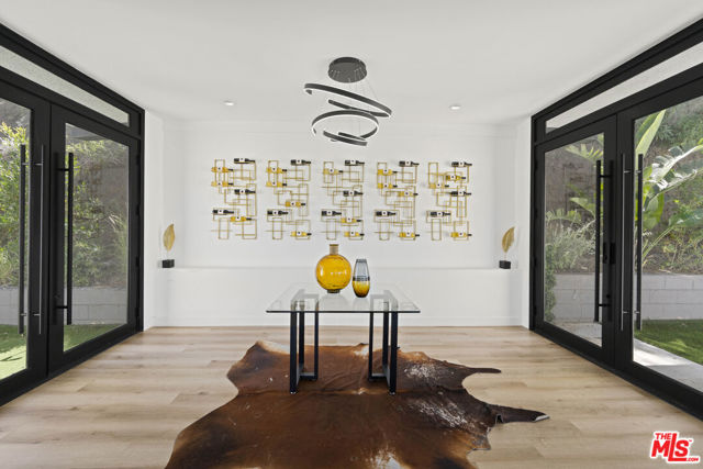7308 Pacific View Drive, Los Angeles CA: https://media.crmls.org/mediaz/f7a6fe7e-e4d5-49da-8012-d384a8f3e36a.jpg