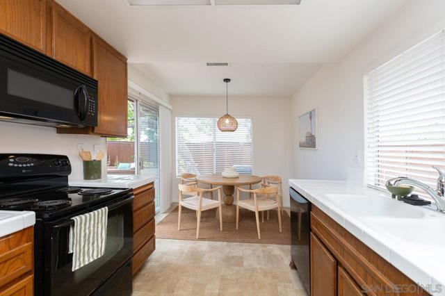 3298 Old Heather Road, San Diego CA: https://media.crmls.org/mediaz/f7a767fd-1b02-4d6e-9536-878e0e79d8a1.jpg