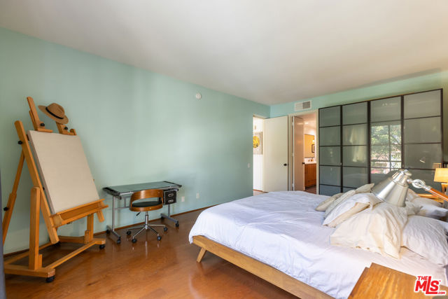 11805 Mayfield Avenue, Los Angeles CA: https://media.crmls.org/mediaz/f7a7b3c6-c8a5-498b-814e-8be4fb402199.jpg