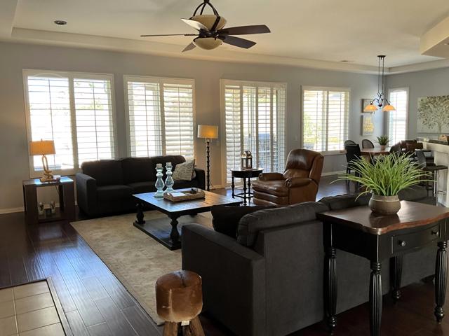 43541 Parkway Esplanade E, La Quinta CA: https://media.crmls.org/mediaz/f7a7cfd8-1b74-415b-993d-0a91a21698b0.jpg