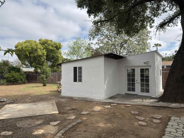 228 E 15th Ave, Escondido CA: https://media.crmls.org/mediaz/f7a7f01d-9ace-4081-a44c-369a5d291d0e.jpg