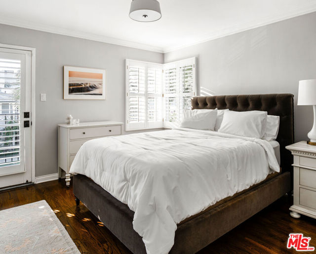 118 1/2 N Flores Street, Los Angeles CA: https://media.crmls.org/mediaz/f7a96539-b6f7-4938-b23c-488c54cd5da0.jpg