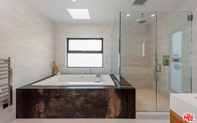 4616 Roma Court, Marina del Rey CA: https://media.crmls.org/mediaz/f7a98067-a97c-4332-989d-115ac875102d.jpg