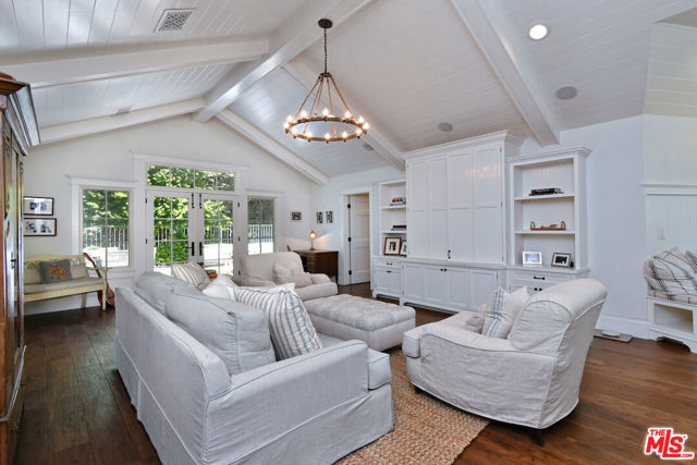 Image 23 of 55 For 3640 Longridge Avenue