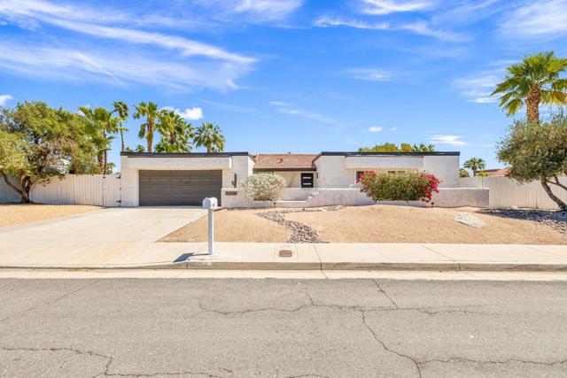 1862 N Nogales Way, Palm Springs CA: https://media.crmls.org/mediaz/f7a994d1-449e-4284-898d-349676443dd9.jpg