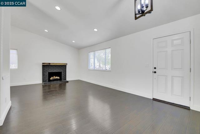 4780 Burgundy Dr, Oakley CA: https://media.crmls.org/mediaz/f7aaba27-4df6-4202-b446-d947023430b3.jpg