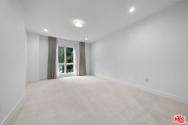 1318 Roxbury Drive, Los Angeles CA: https://media.crmls.org/mediaz/f7aacc57-7c1c-4ed9-ab60-0319ff50cc3e.jpg