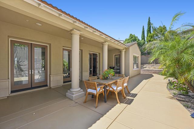 939 Bluejack Road, Encinitas CA: https://media.crmls.org/mediaz/f7aacc9f-18f3-41a5-9445-509c242b6dcc.jpg