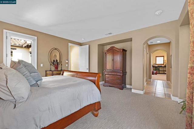2222 Creekview Pl, Danville CA: https://media.crmls.org/mediaz/f7ab1c4c-e2a7-4fed-b1e6-5a6b4cd5379b.jpg