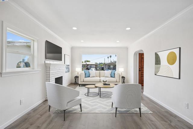 5542 Harvey Ave, Oakland CA: https://media.crmls.org/mediaz/f7ab852f-c784-4475-bb1c-7f84ba577517.jpg