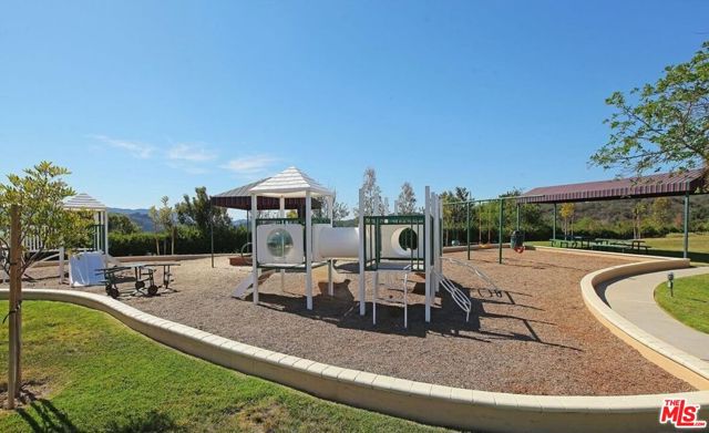 16864 Calle Bellevista, Pacific Palisades CA: https://media.crmls.org/mediaz/f7abb1cf-de42-4fd6-a0a4-eaeff7bc5d97.jpg