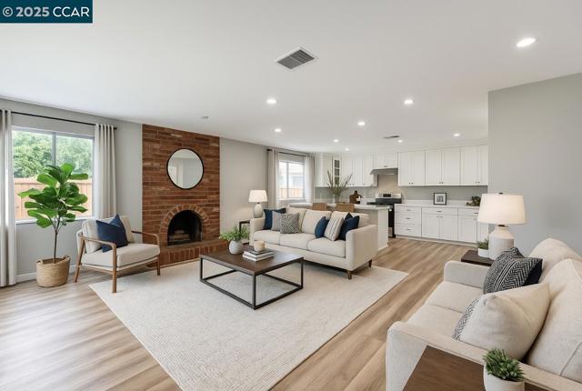 2788 Entrada Cir, Antioch CA: https://media.crmls.org/mediaz/f7ac9c7a-bddb-4412-862f-96fc1dd85b01.jpg