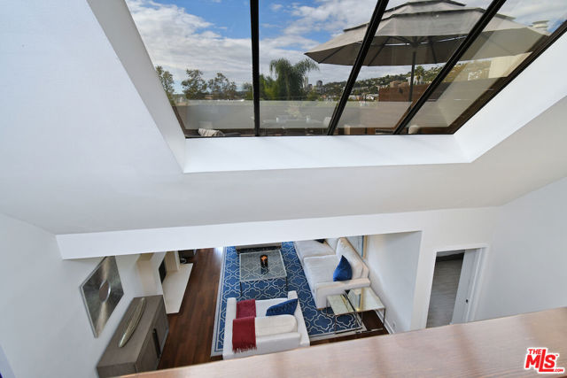 851 N Kings Road, West Hollywood CA: https://media.crmls.org/mediaz/f7ad2900-1d25-4ea8-8f8b-7a62eb229847.jpg