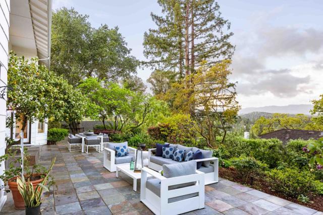 1045 Lassen Drive, Menlo Park CA: https://media.crmls.org/mediaz/f7ad5a5c-275a-4df2-9efb-f443f8b92f10.jpg