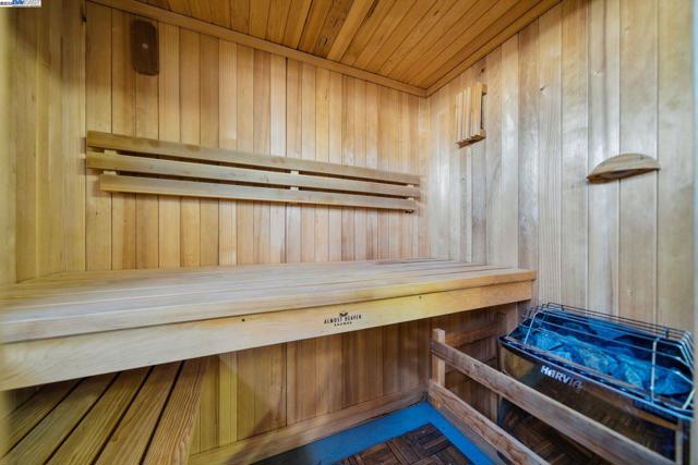420 Camden Rd, Alameda CA: https://media.crmls.org/mediaz/f7adf90e-c195-4415-8f00-09f2040e62e3.jpg