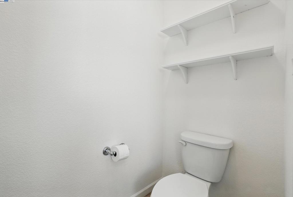 https://media.crmls.org/mediaz/f7ae4bbc-4166-46ba-b141-e89503c25ba4.jpg?preset=X-Large