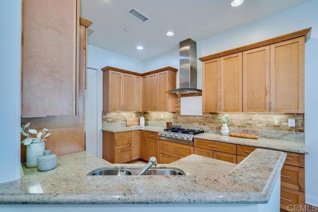 Detail Gallery Image 16 of 57 For 4529 Cove Dr #101,  Carlsbad,  CA 92008 - 4 Beds | 3/1 Baths