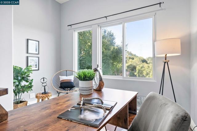 102 Barbara Rd, Orinda CA: https://media.crmls.org/mediaz/f7af858a-73d3-4380-8505-3de19a81d864.jpg