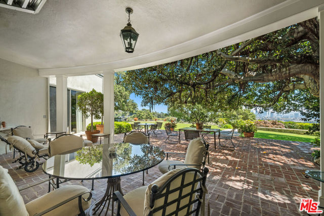 11080 Chalon Road, Los Angeles CA: https://media.crmls.org/mediaz/f7af8d95-ef4f-4a88-928d-32cdae3b73fe.jpg