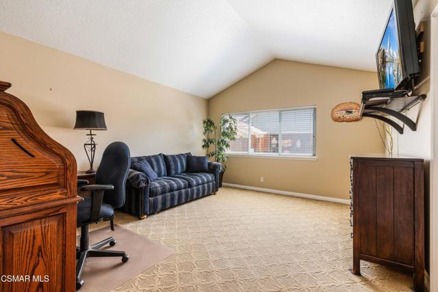 2753 Deerwood Avenue, Simi Valley CA: https://media.crmls.org/mediaz/f7af9033-4138-4ce7-91b5-9169665a4e5b.jpg