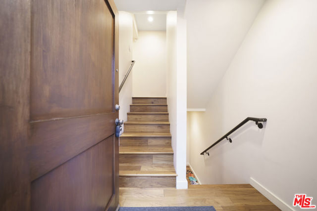 642 Hermosa Avenue, Hermosa Beach CA: https://media.crmls.org/mediaz/f7af980a-a20f-47e6-85db-a7add0b39f3e.jpg