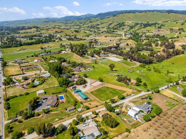 9900 Walter Welsher Court, Gilroy CA: https://media.crmls.org/mediaz/f7afa23c-302c-4994-bfb0-e120218734bf.jpg