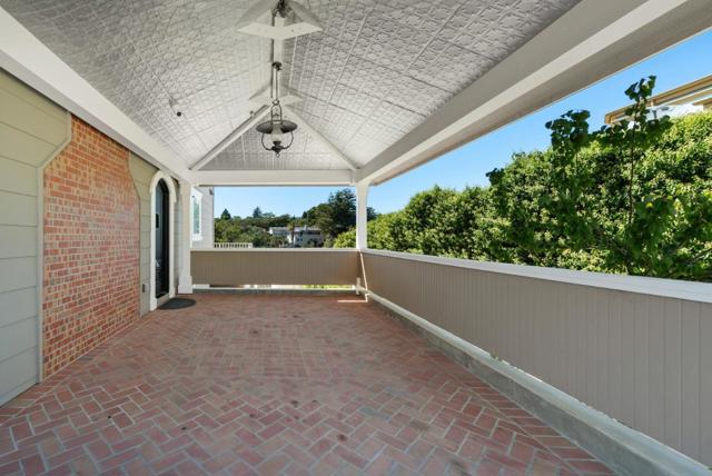 40 S Circle Drive, Santa Cruz CA: https://media.crmls.org/mediaz/f7b039fb-1ce9-4c8d-9f2f-fe6f7fc1a9ae.jpg